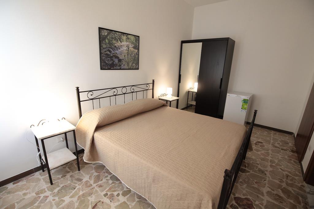 B&B Tari Syracuse Bilik gambar