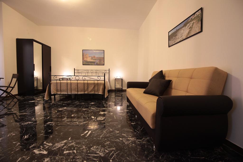B&B Tari Syracuse Bilik gambar