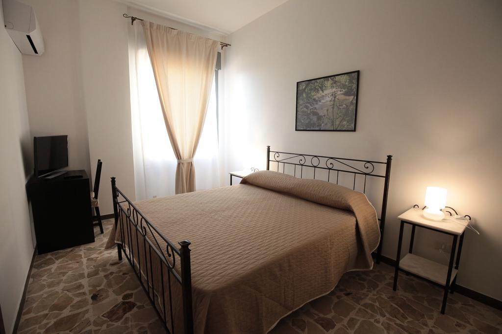 B&B Tari Syracuse Bilik gambar